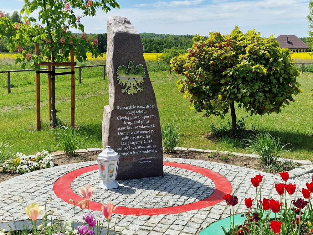 Iwona Arkuszewska-Szurkowska przy Skwerze Ryszarda Szurkowskiego